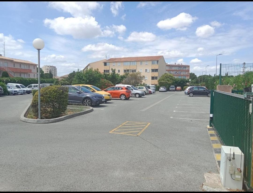 Appartement Frejus-plage Et Centre-ville, 28 M2, Accueil 4 Personnes, Francais, English Spoken *