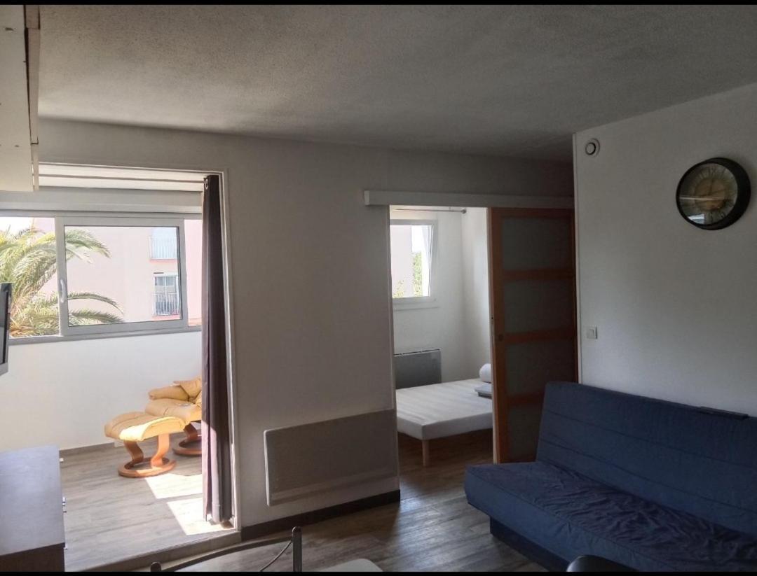 Frejus-plage Et Centre-ville, 28 M2, Accueil 4 Personnes, Francais, English Spoken * Fréjus
