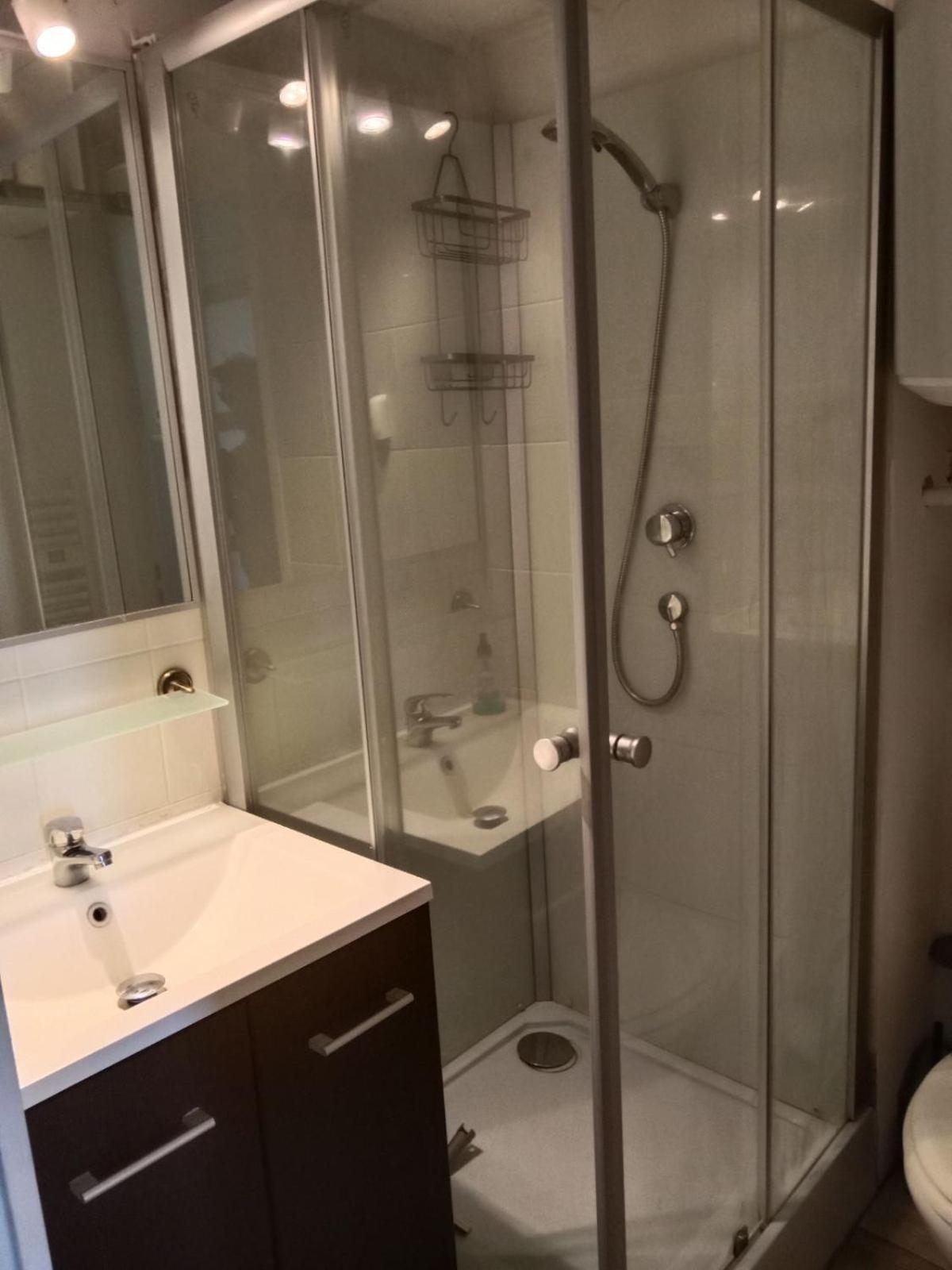 Frejus-plage Et Centre-ville, 28 M2, Accueil 4 Personnes, Francais, English Spoken